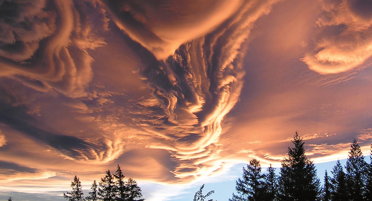 Image of wavy, luminescent clouds